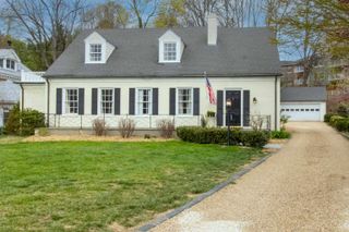 1622 N AUGUSTA ST, Staunton, VA 24401