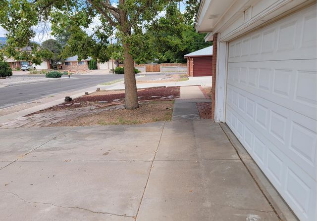 8424 Palo Duro Avenue NE, Albuquerque, NM 87111