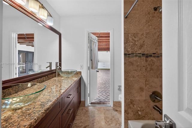 1060 NW 94th Ter, Plantation, FL 33322