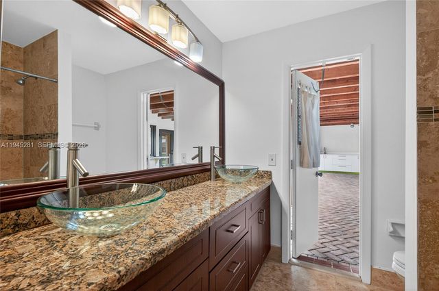 1060 NW 94th Ter, Plantation, FL 33322