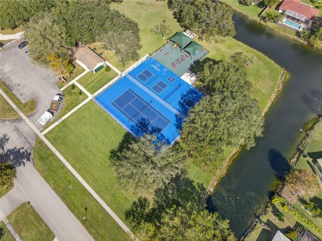 1060 NW 94th Ter, Plantation, FL 33322