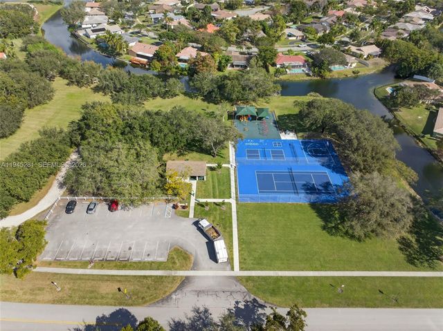1060 NW 94th Ter, Plantation, FL 33322