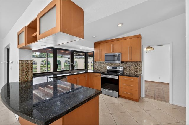 1060 NW 94th Ter, Plantation, FL 33322