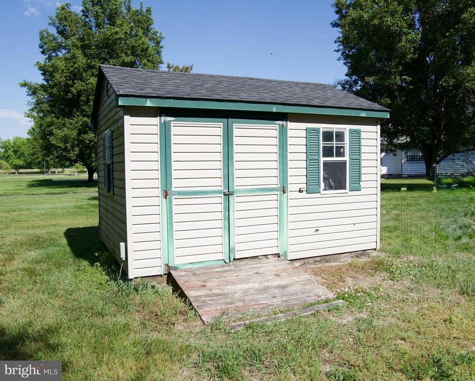 Image 25 of property listing at 31867 SHAVOX RD, Salisbury, MD 21804