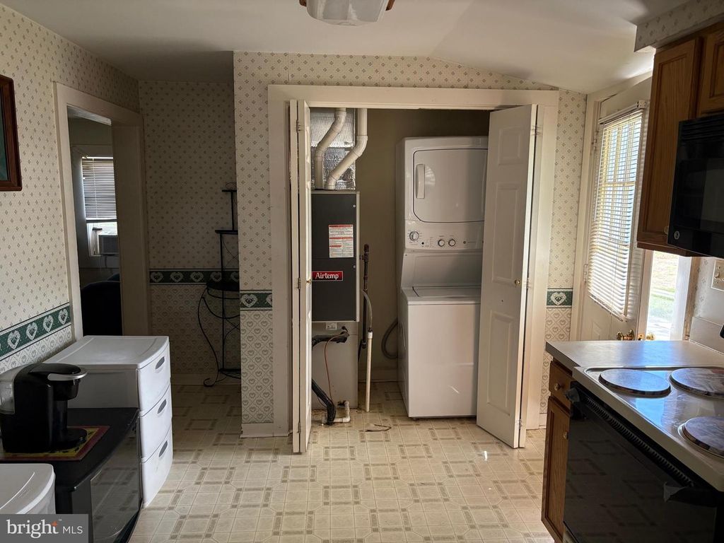 Image 8 of property listing at 31867 SHAVOX RD, Salisbury, MD 21804