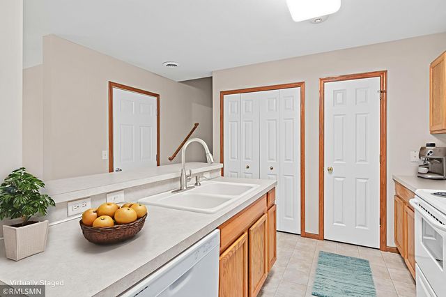 6983 21st Street N, Oakdale, MN 55128