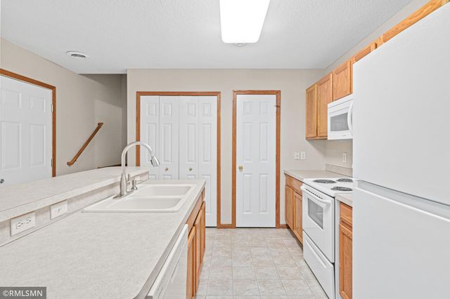 6983 21st Street N, Oakdale, MN 55128