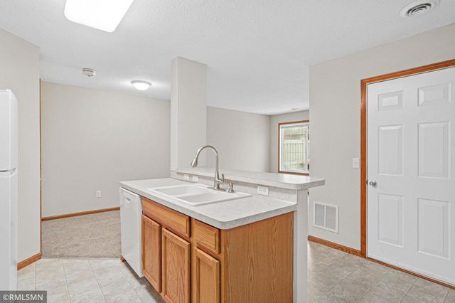 6983 21st Street N, Oakdale, MN 55128