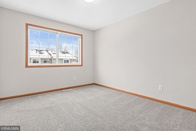 6983 21st Street N, Oakdale, MN 55128