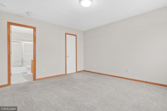 6983 21st Street N, Oakdale, MN 55128