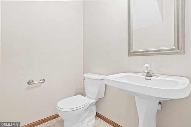 6983 21st Street N, Oakdale, MN 55128