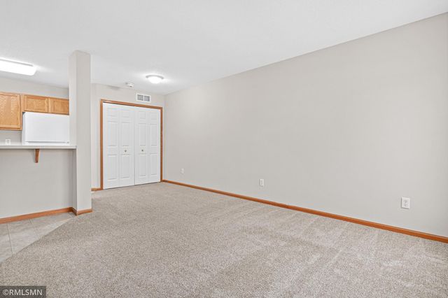 6983 21st Street N, Oakdale, MN 55128