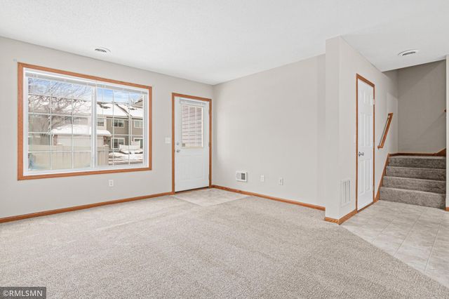 6983 21st Street N, Oakdale, MN 55128