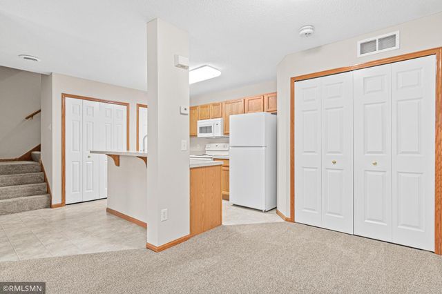 6983 21st Street N, Oakdale, MN 55128