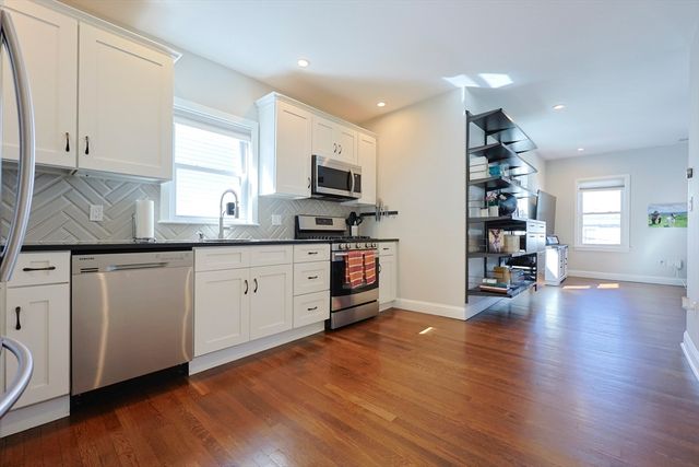112 Roslindale Ave 2, Boston, MA 02131