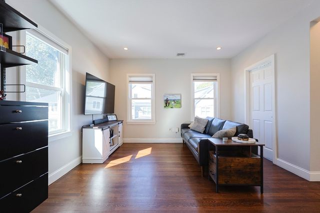 112 Roslindale Ave 2, Boston, MA 02131