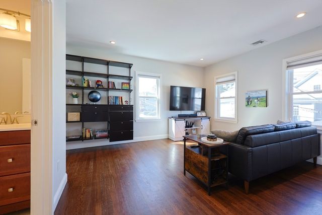 112 Roslindale Ave 2, Boston, MA 02131