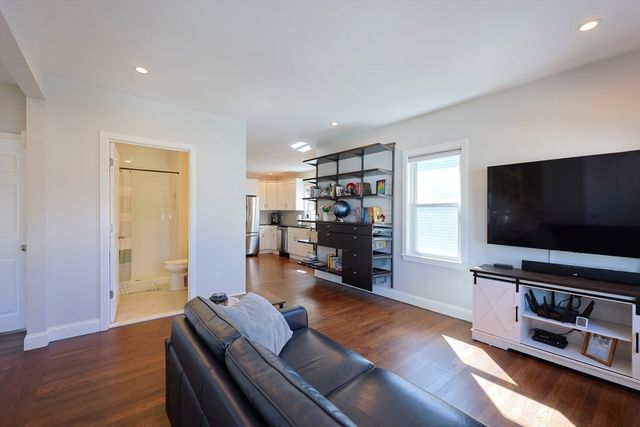 112 Roslindale Ave 2, Boston, MA 02131