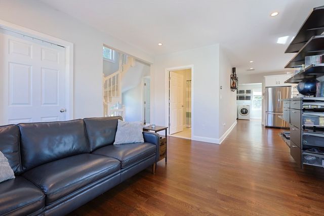 112 Roslindale Ave 2, Boston, MA 02131