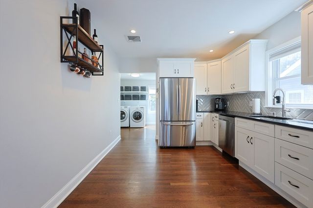 112 Roslindale Ave 2, Boston, MA 02131