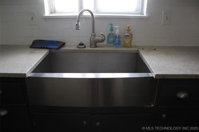 1325 S Dewey Avenue, Bartlesville, OK 74003