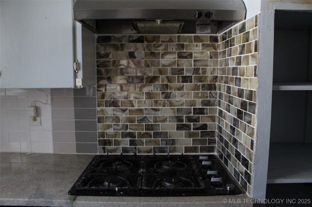 1325 S Dewey Avenue, Bartlesville, OK 74003