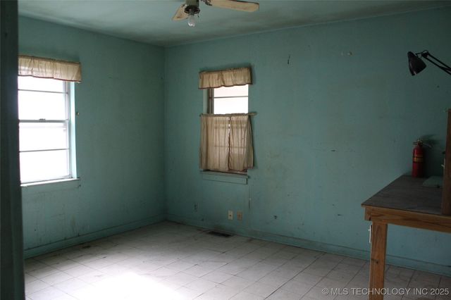 1325 S Dewey Avenue, Bartlesville, OK 74003