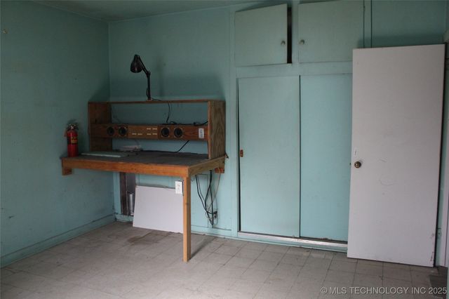 1325 S Dewey Avenue, Bartlesville, OK 74003