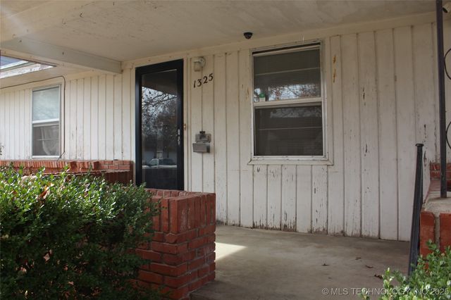 1325 S Dewey Avenue, Bartlesville, OK 74003