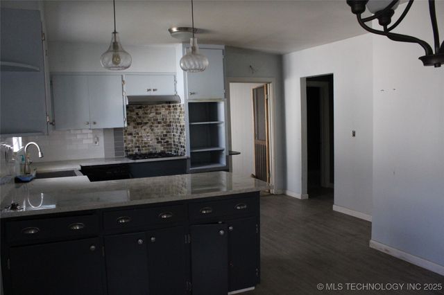 1325 S Dewey Avenue, Bartlesville, OK 74003