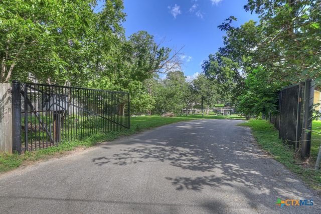 1155 Ethel, Seguin, TX 78155