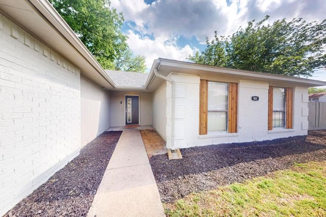 901 Larue Drive, Cedar Hill, TX 75104