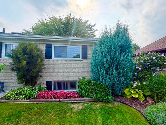 41304 Clairpointe St Street, Harrison Twp, MI 48045