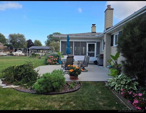 41304 Clairpointe St Street, Harrison Twp, MI 48045