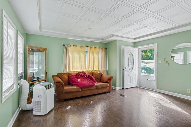 6N872 Fox River Avenue, St. Charles, IL 60174