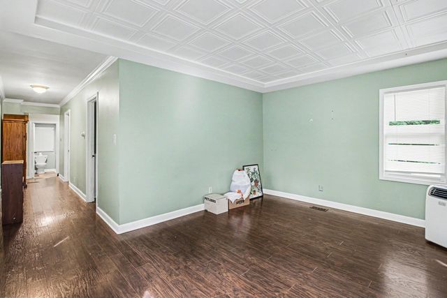 6N872 Fox River Avenue, St. Charles, IL 60174