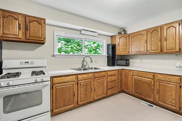 6N872 Fox River Avenue, St. Charles, IL 60174
