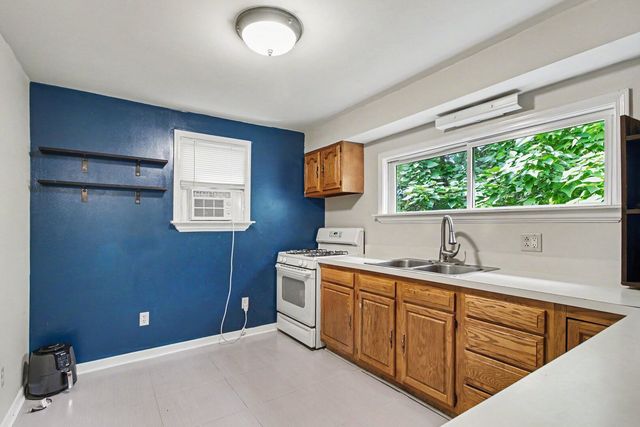 6N872 Fox River Avenue, St. Charles, IL 60174