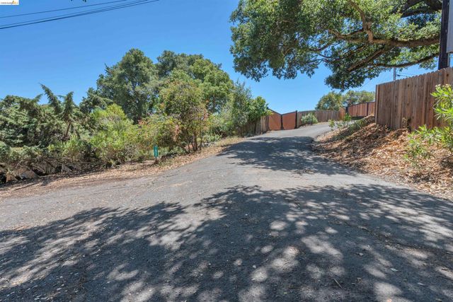 7001 Monte Verde Rd, El Sobrante, CA 94803