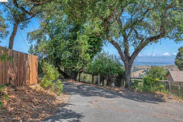 7001 Monte Verde Rd, El Sobrante, CA 94803