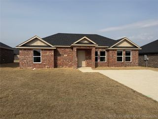 506 Honeysuckle Lane, Madill, OK 73446