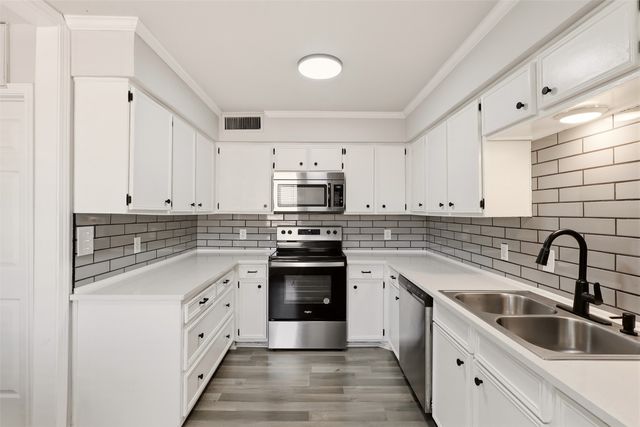 10526 Stone Canyon Road 201, Dallas, TX 75230