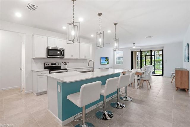 1516 Fells Cove LN, Cape Coral, FL 33909
