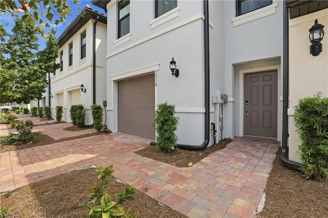 1516 Fells Cove LN, Cape Coral, FL 33909