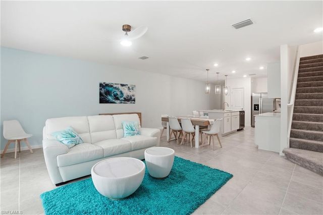 1516 Fells Cove LN, Cape Coral, FL 33909