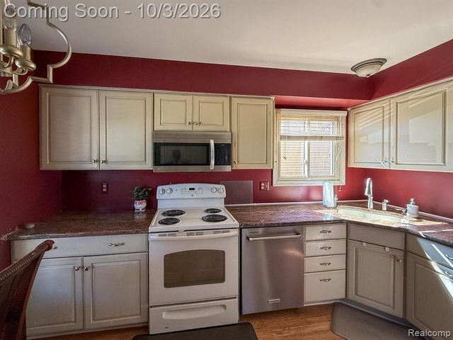 1580 Colony Drive, Rochester Hills, MI 48307