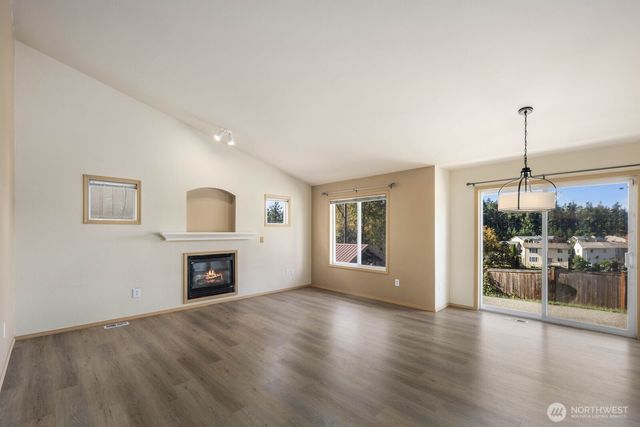 15920 42nd Avenue E, Tacoma, WA 98446