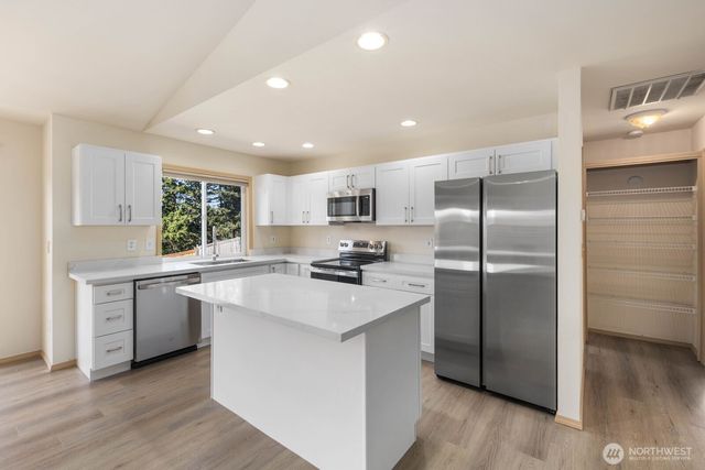 15920 42nd Avenue E, Tacoma, WA 98446