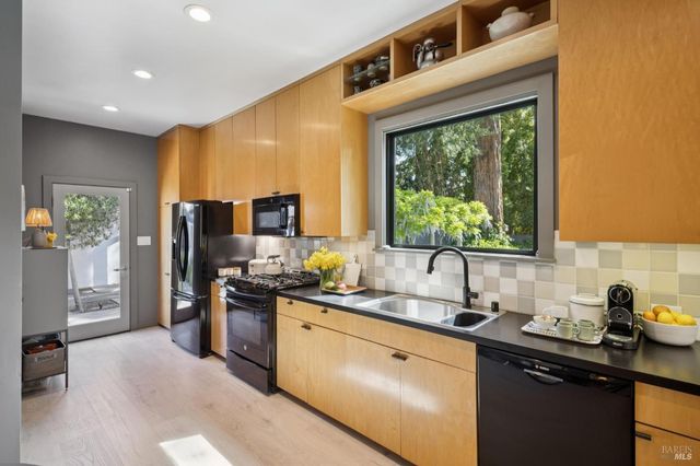 22 Clyde Ave, San Rafael, CA 94901