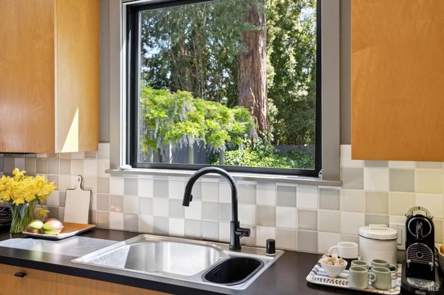 22 Clyde Ave, San Rafael, CA 94901